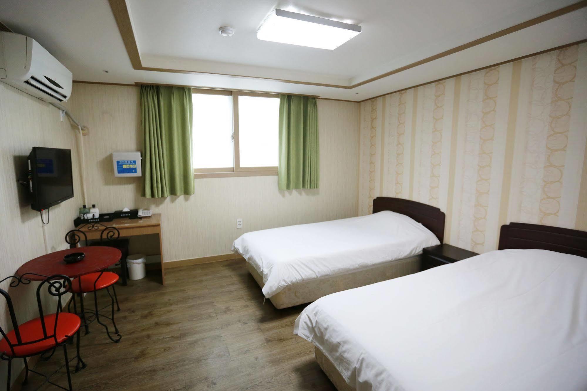 Olle Tourist Hotel Jeju Esterno foto